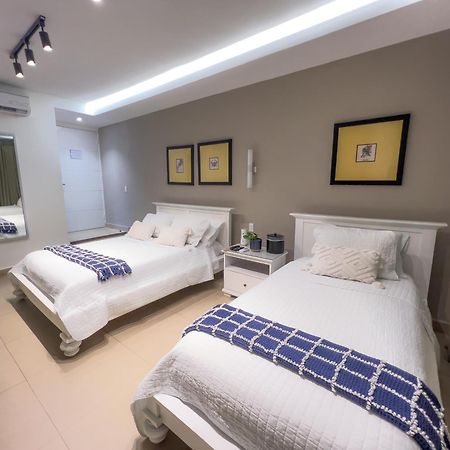 קולון Marina Hotel At Shelter Bay מראה חיצוני תמונה