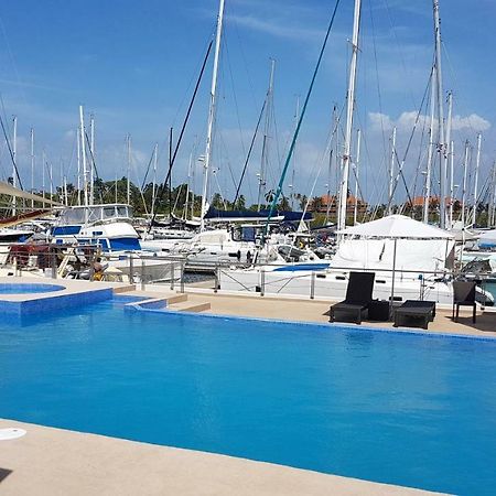 קולון Marina Hotel At Shelter Bay מראה חיצוני תמונה