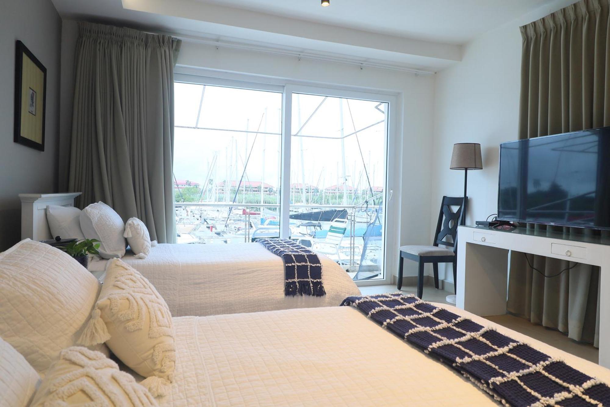 קולון Marina Hotel At Shelter Bay מראה חיצוני תמונה