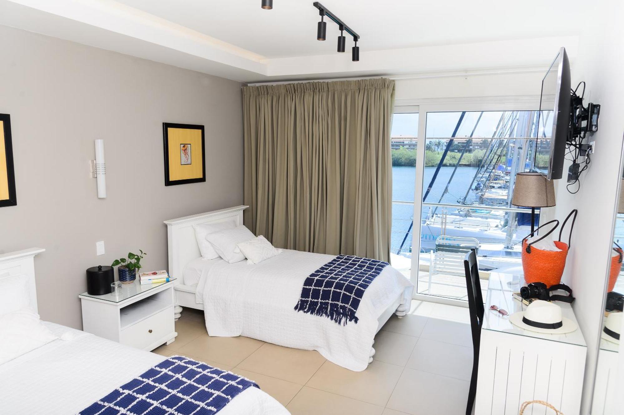 קולון Marina Hotel At Shelter Bay מראה חיצוני תמונה