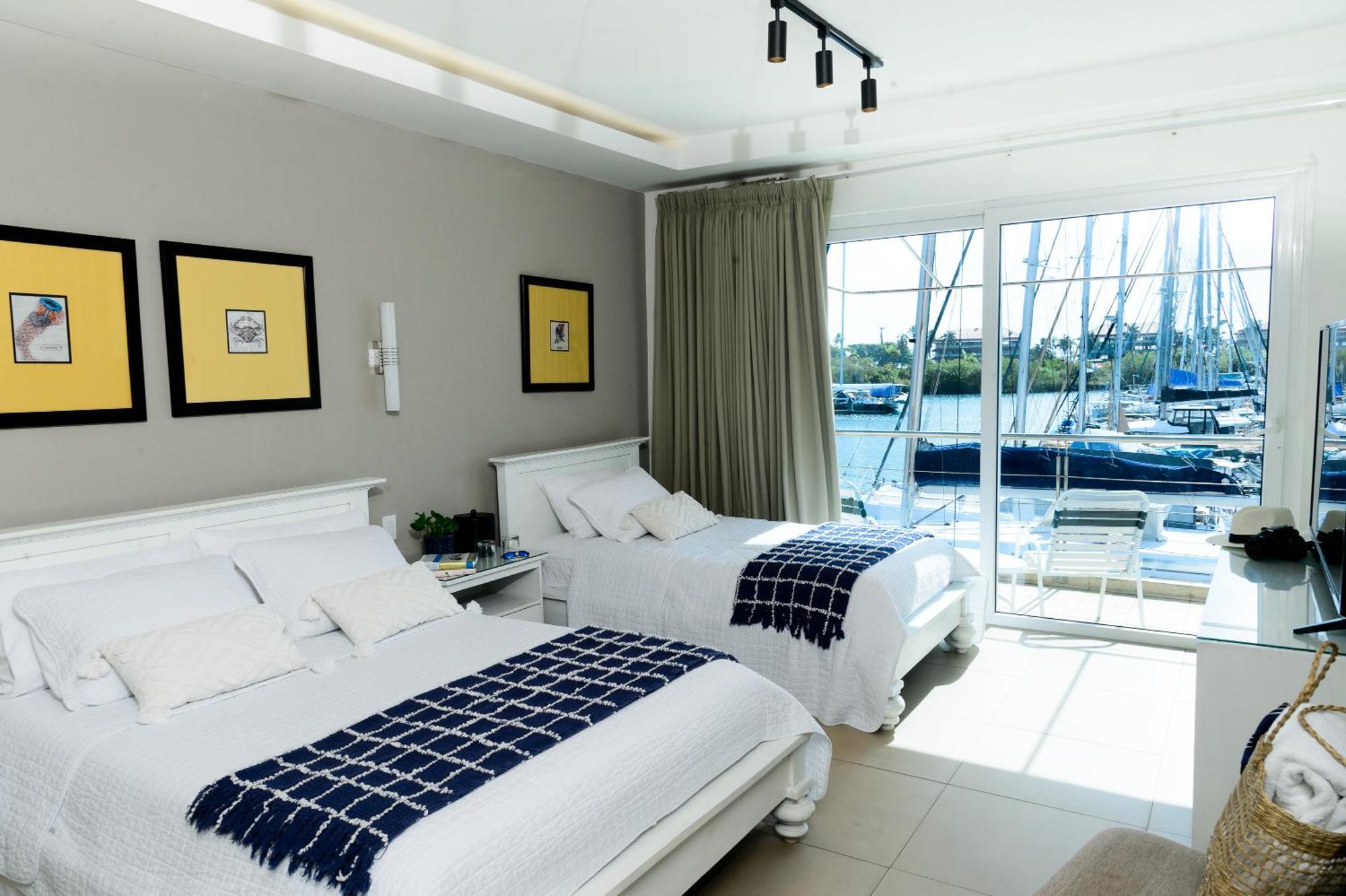 קולון Marina Hotel At Shelter Bay מראה חיצוני תמונה