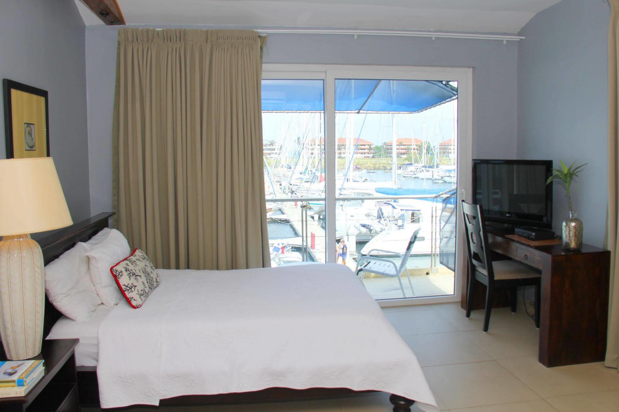 קולון Marina Hotel At Shelter Bay מראה חיצוני תמונה