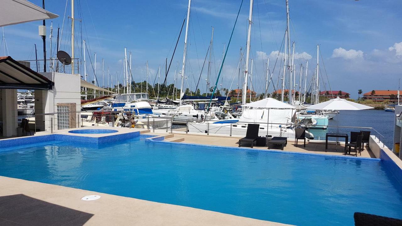קולון Marina Hotel At Shelter Bay מראה חיצוני תמונה